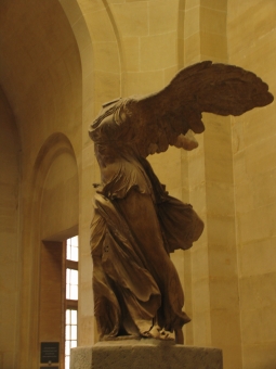 Capodanno Parigi Nike Samotracia